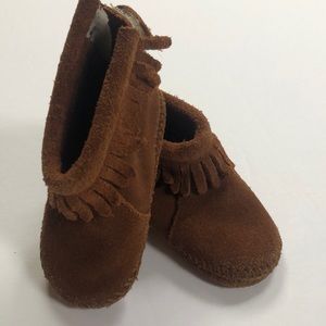 Minnetonka suede leather infant moccasins size 4